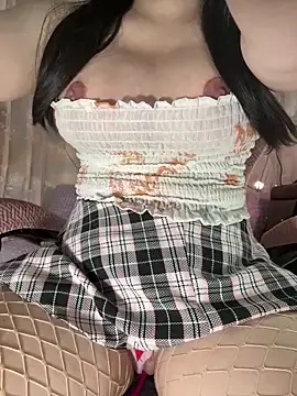 Emily-Nguyen  live sex cam