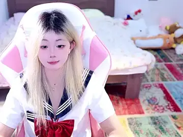 Dali83  live sex cam