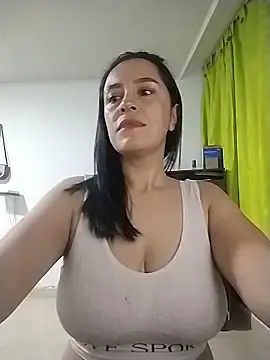 Hailey85  live sex cam