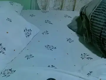 Prettybootty  live sex cam