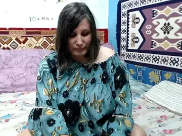 Adelinemilf  live sex cam
