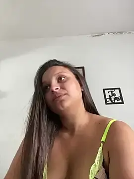 Julia_moreira  live sex cam