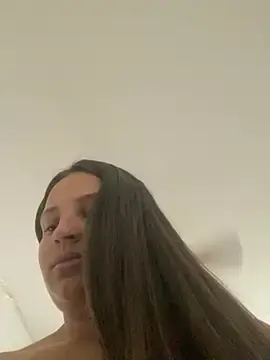 Julia_moreira  live sex cam