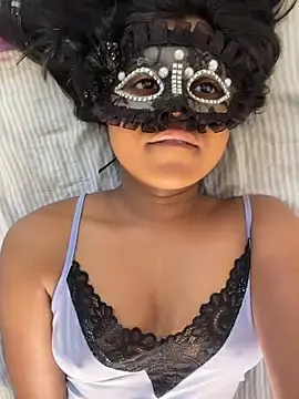 Bella_Luna18  live sex cam