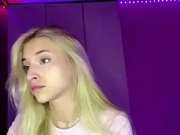 FiveFootBlonde  live sex cam