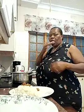 MatureBoobsDiva  live sex cam