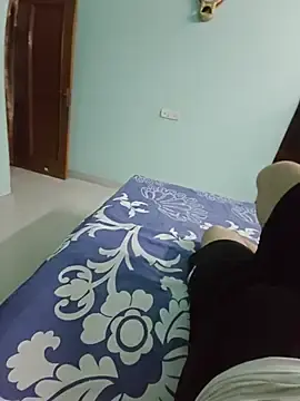 Poonam2000  live sex cam