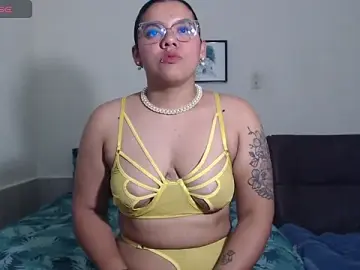 Agata_22  live sex cam