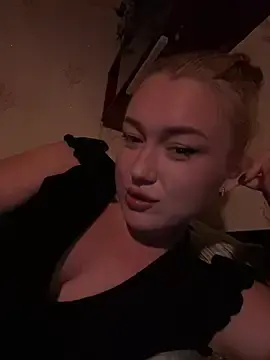 Lyalyalii  live sex cam