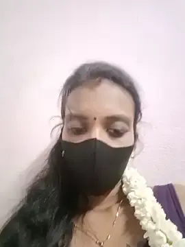 Tamil-suruthi  live sex cam
