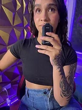 Isabella-Teen  live sex cam