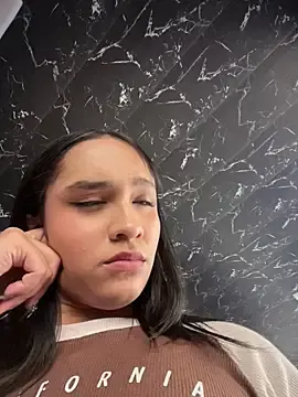 Isabella-Teen  live sex cam