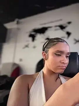 Isabella-Teen  live sex cam