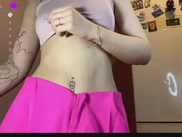 Vikamoon  live sex cam