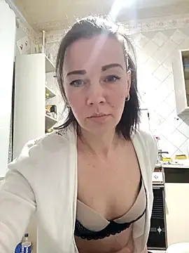 Adeline3302  live sex cam
