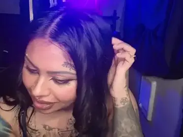 Chicanachic13  live sex cam