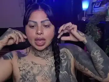 Chicanachic13  live sex cam