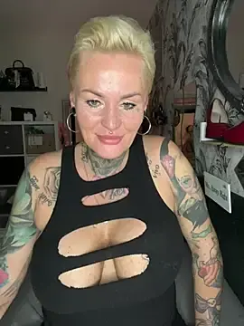InkedMissLaBaehm  live sex cam