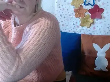 QueenLana  live sex cam