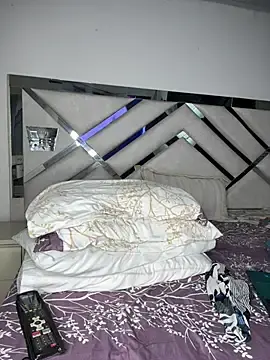 Maybelline69  live sex cam
