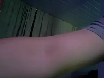 Miacraviz  live sex cam