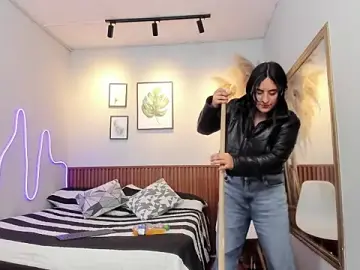 ELLARIOJAS  live sex cam
