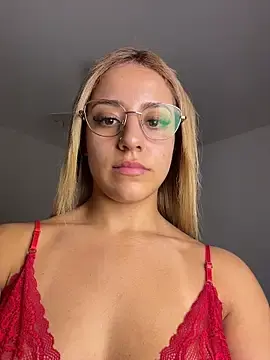 GiaPussy  live sex cam