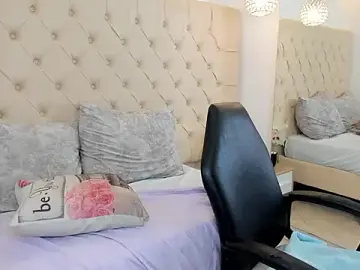 Luna_bloomm_  live sex cam