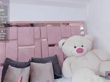Luna_bloomm_  live sex cam
