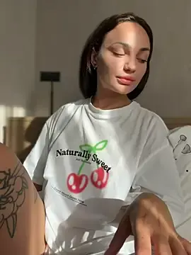 BiteMeSarah  live sex cam