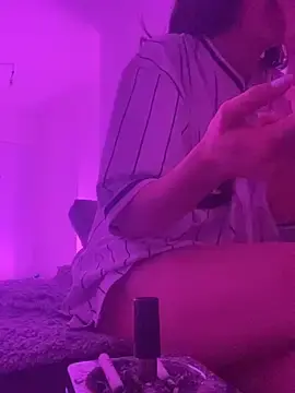 Lavakiss  live sex cam