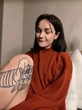 SaraLow  live sex cam