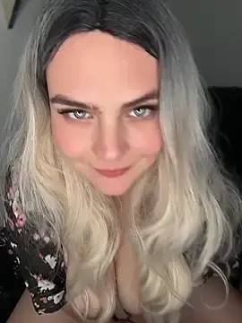 Blonde_Cougar  live sex cam