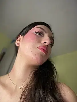 Emily-hottson  live sex cam