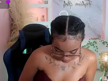 SarahLynn7  live sex cam