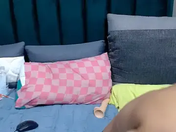 Usher22  live sex cam