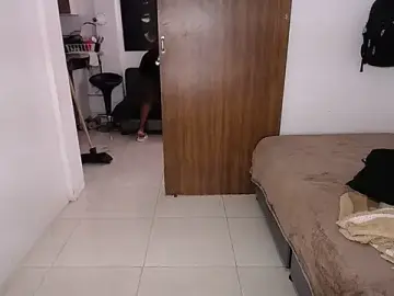 Yselahot  live sex cam