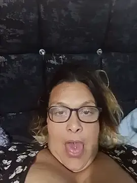 Dubraska1  live sex cam