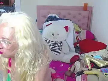 Lucy_belle_bm  live sex cam