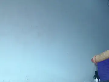 Avaleri_cherry  live sex cam