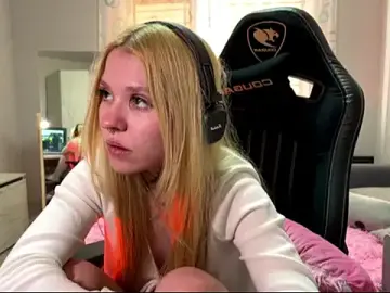 Cyber_shawtyzzz  live sex cam