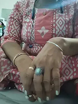 Maahi57  live sex cam