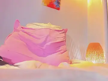 Karlaliones69  live sex cam