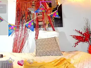 Karlaliones69  live sex cam