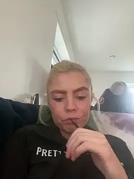 Millsdoesitbestxx  live sex cam