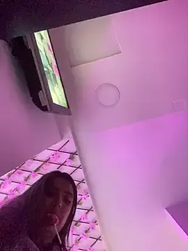 Megan_pink18  live sex cam
