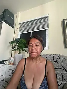 Melsuperhot  live sex cam