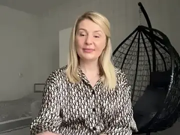 Blondie_xoxoxo  live sex cam