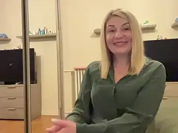 Blondie_xoxoxo  live sex cam
