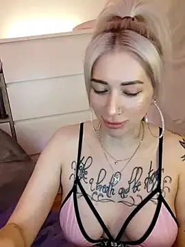 Gina-Lumara  live sex cam